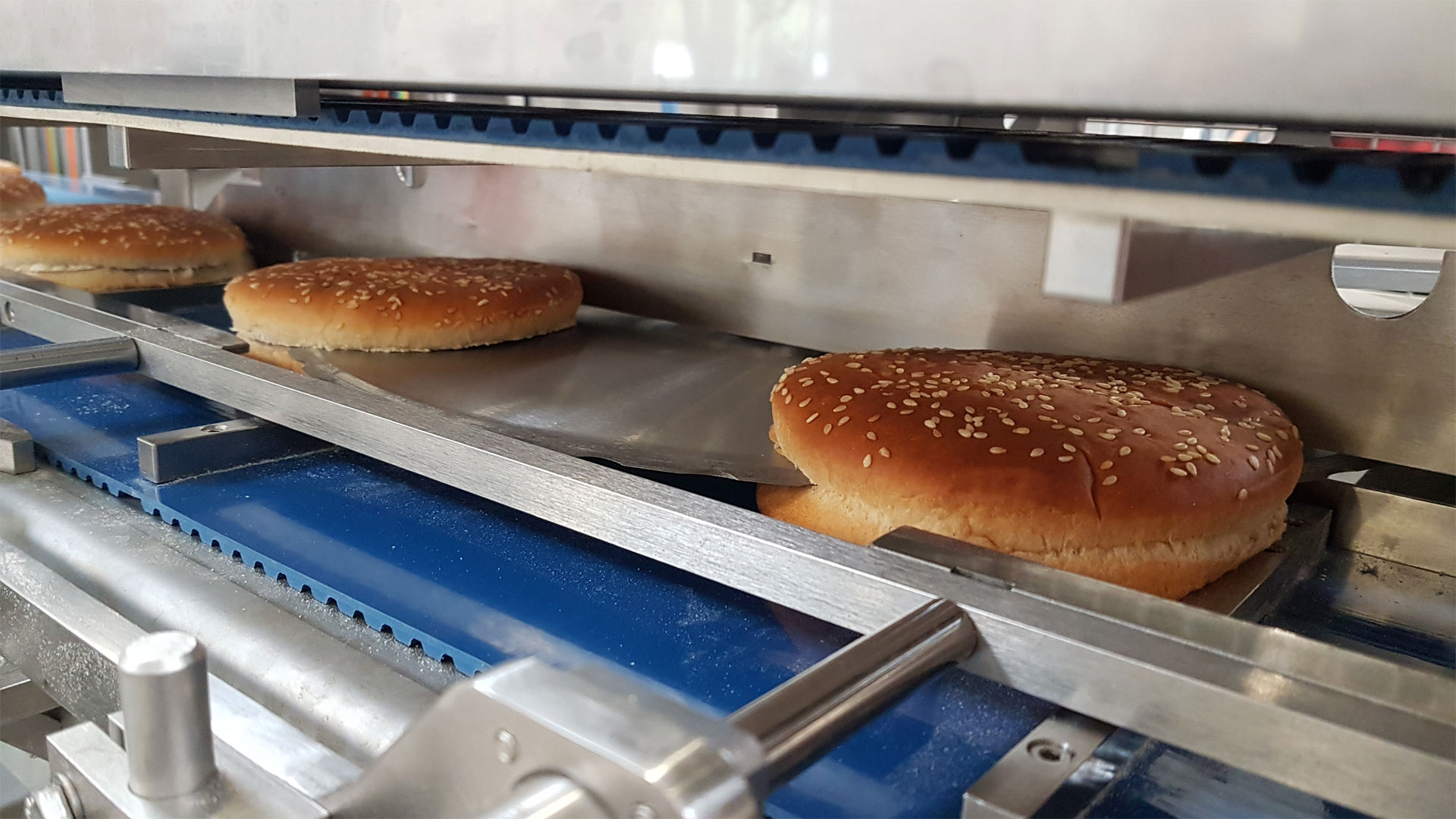 Trancheur de pain avec ou sans charnière à disque de coupe horizontal